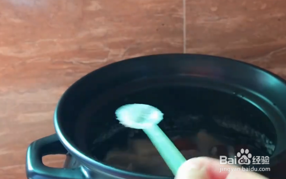 榴莲壳煲鸡汤的做法