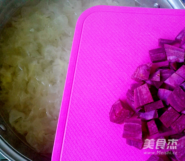紫薯百合银耳羹