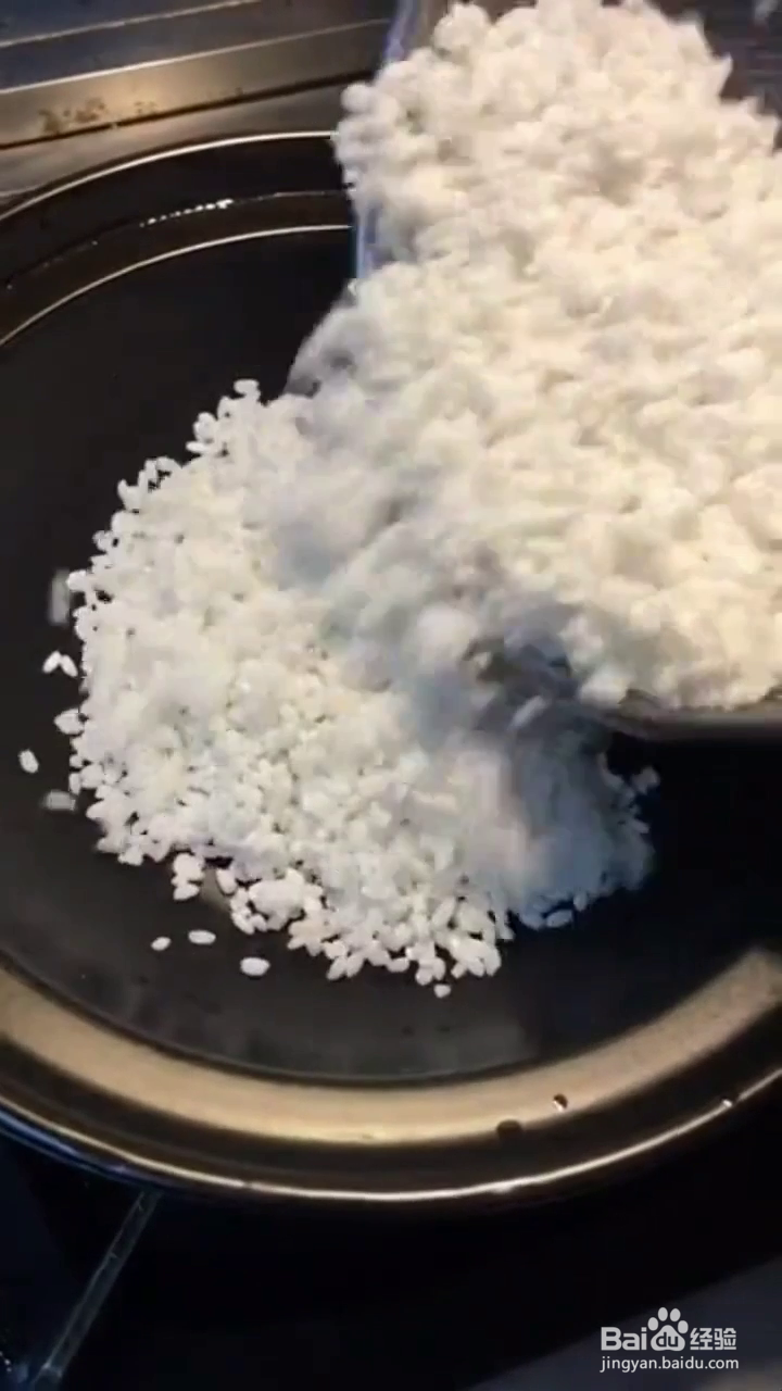 如何制作好吃的排骨香肠煲仔饭