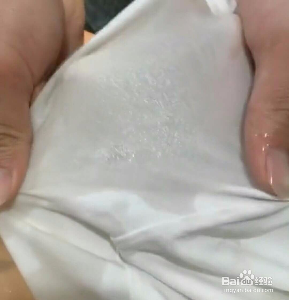 如何去除白衣服上的“辣椒油”污垢