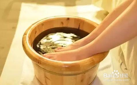 艾叶泡脚，大有裨益