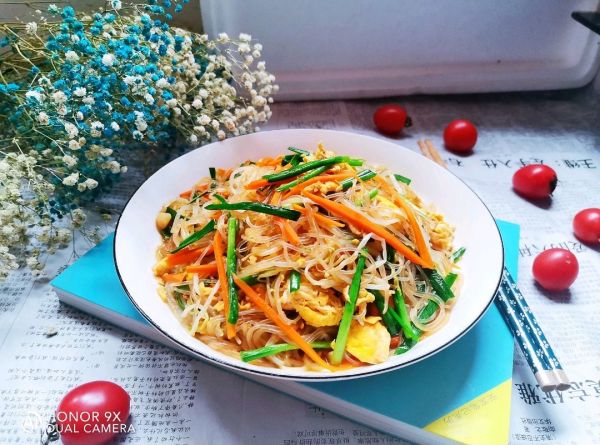 韭菜豆芽炒粉丝