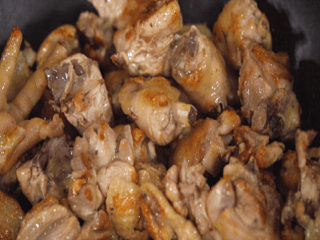 酸菜芋头鸡块煲怎么做?