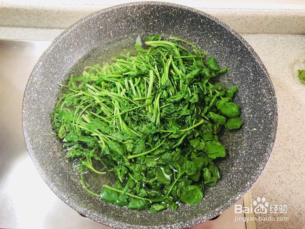 一个人做荠菜猪肉馄炖