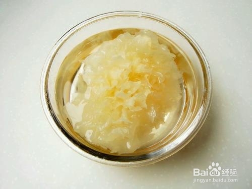 红枣莲子银耳蛋茶