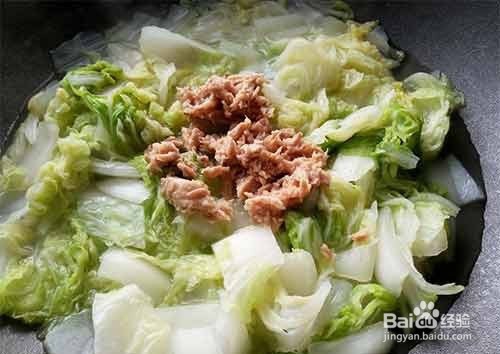 网红食谱:蒜香鲔鱼白菜
