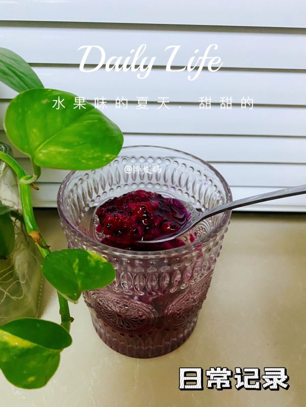 红心火龙果奶昔