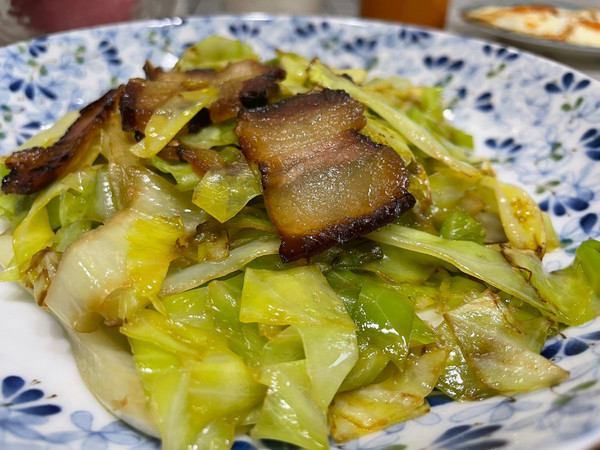 酱肉煸炒包心菜