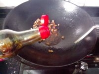 怎么做肉丁烧青豆