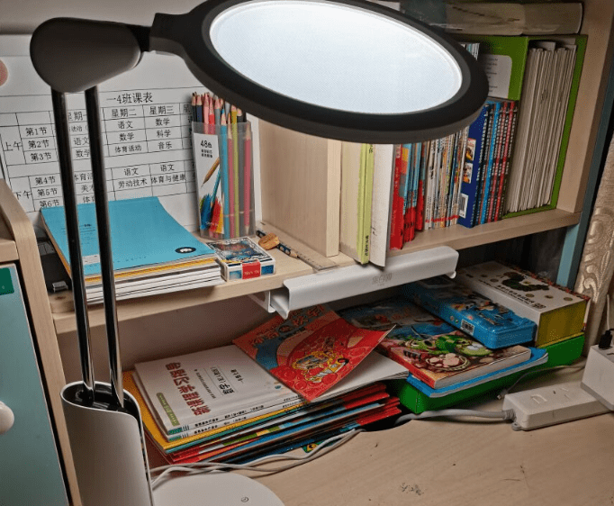 台灯亮度多少合适2023春季开学季学生台灯一般用几瓦的比较好