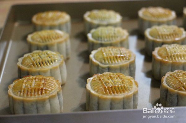 广式黑芝麻莲蓉月饼