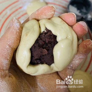如何制作红糖椰丝豆沙糯米饼