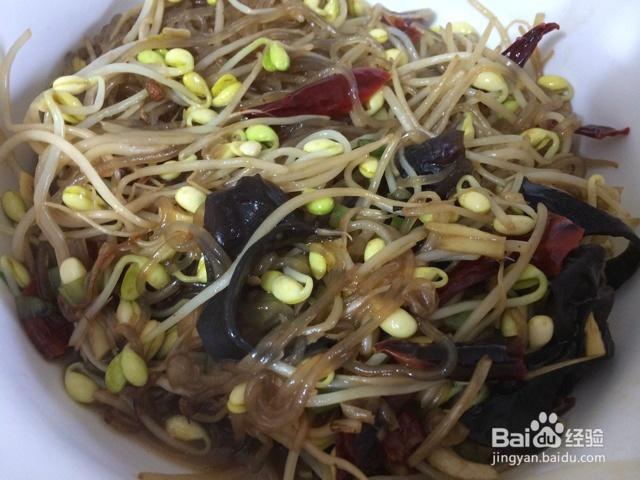 味美鲜香的豆芽木耳炒粉条