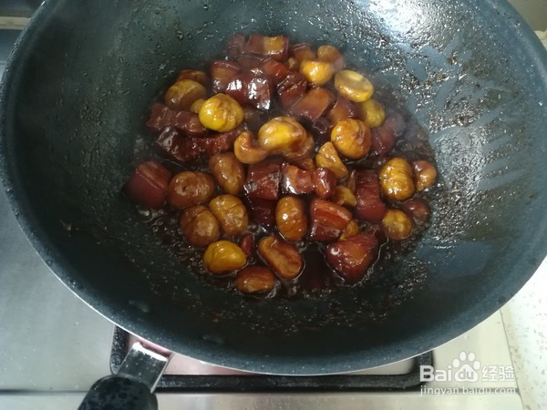 板栗红烧肉的做法