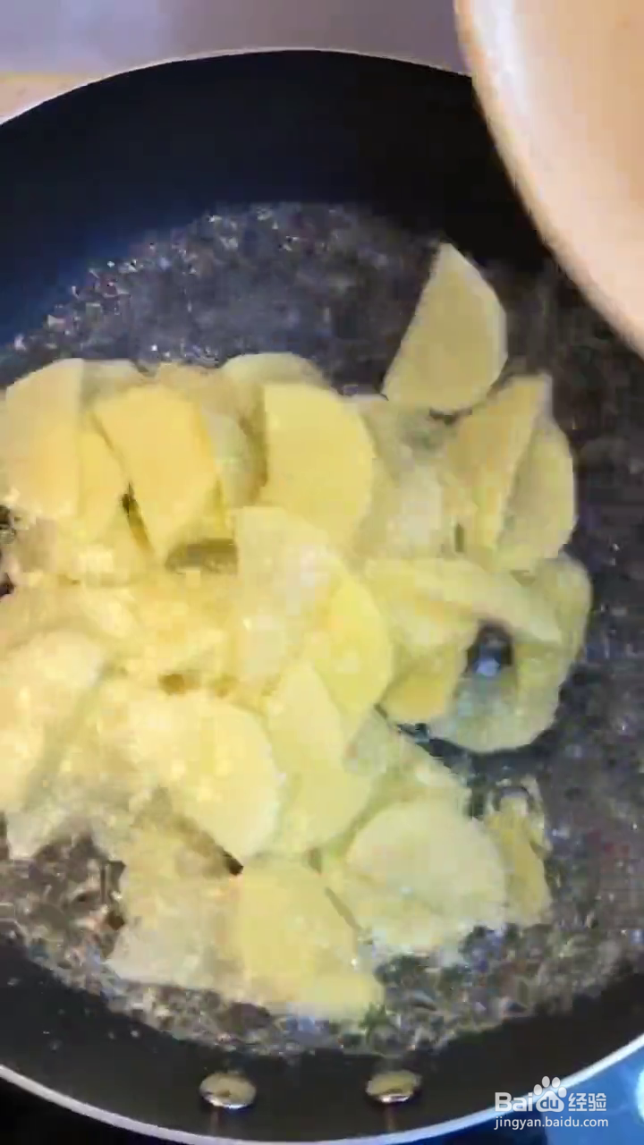 如何制作好吃的火腿土豆片？