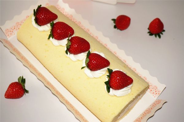 草莓奶油蛋糕卷