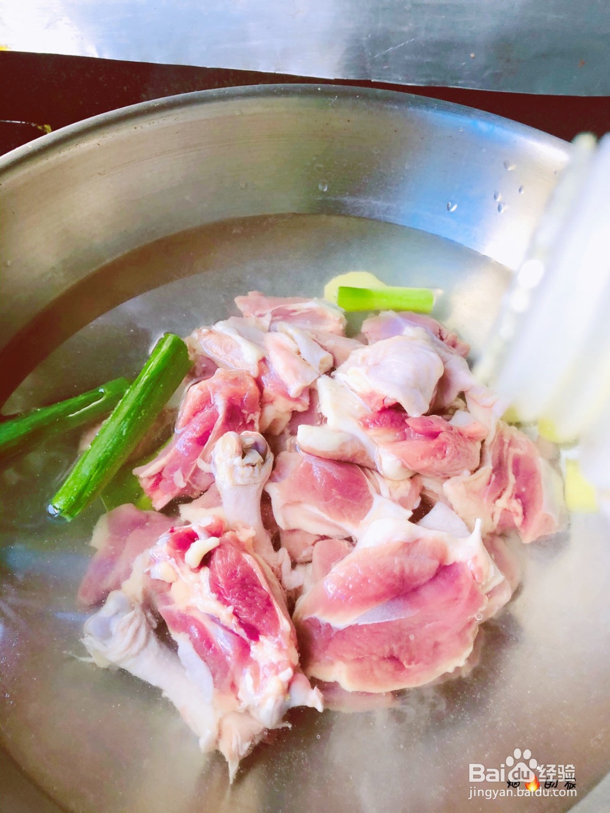 啤酒炖鸭腿的做法
