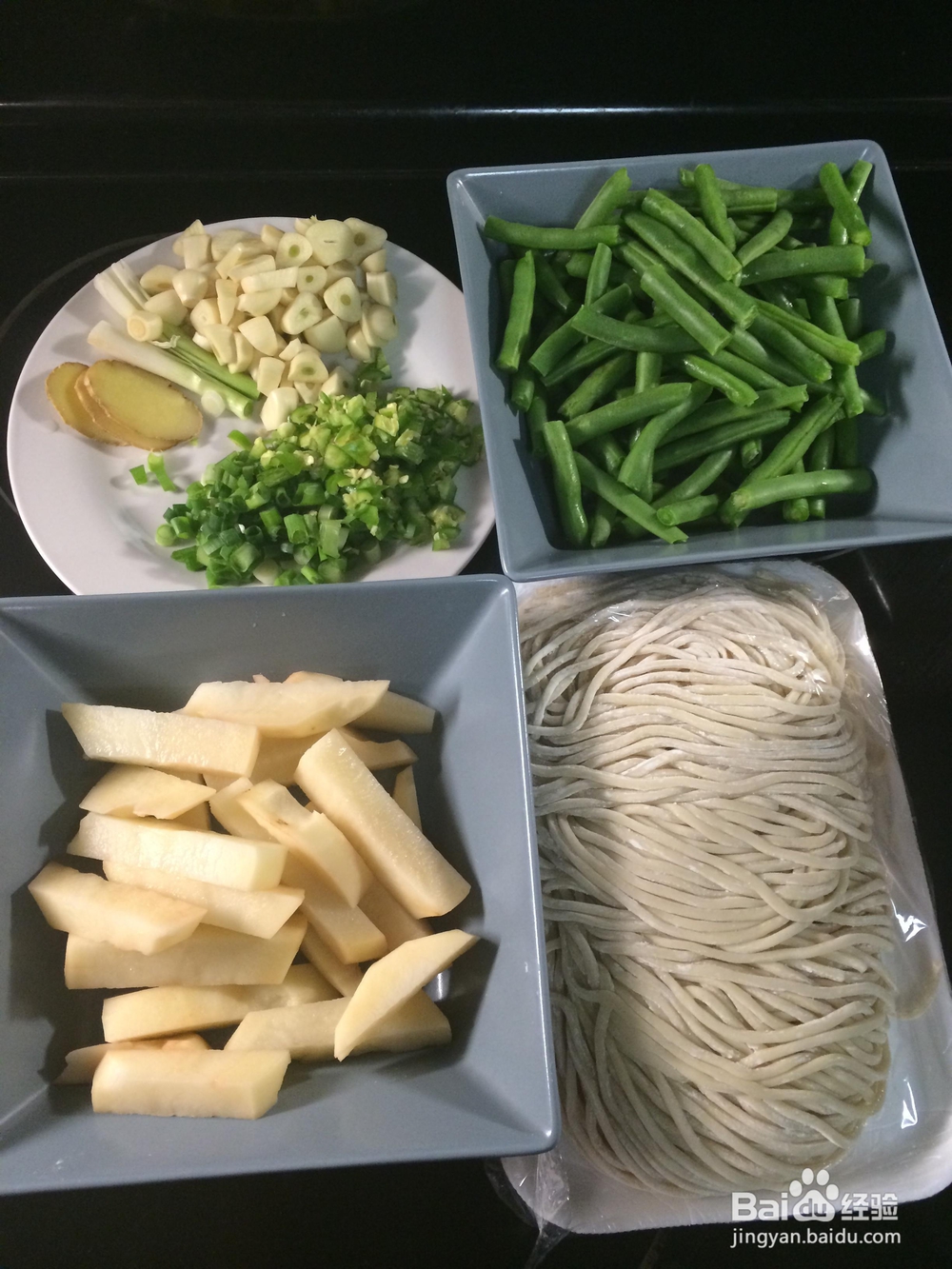 好想大快朵颐的五花肉豆角土豆焖面