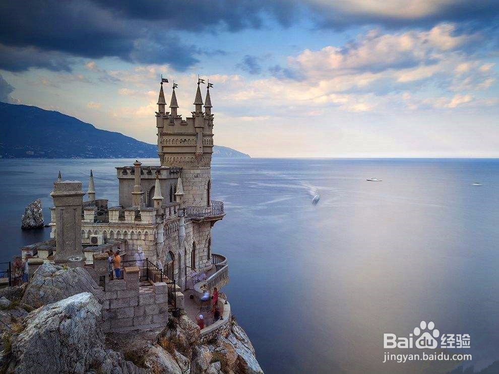 全球十大位置诡异的美丽城堡