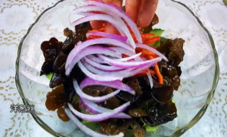 如何自制爽口凉拌黄瓜黑木耳？