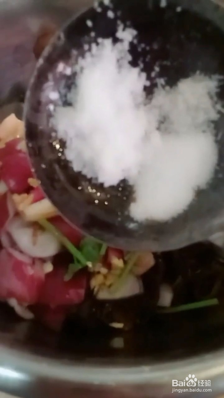 如何自制美味好吃的凉拌黑木耳