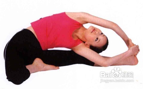 瑜伽扭头及膝式动作讲解
