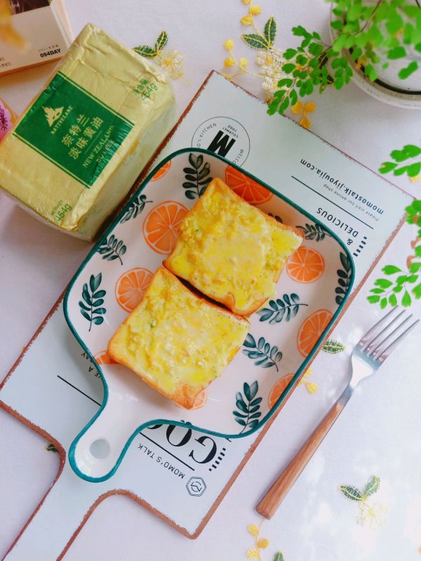 浓郁蒜香奶酪黄油烤吐司