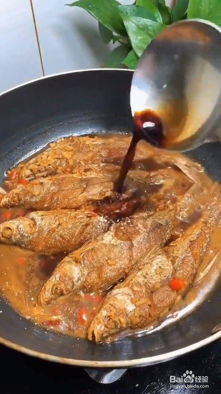 如何在家弄好吃美味的红烧小鲳鱼