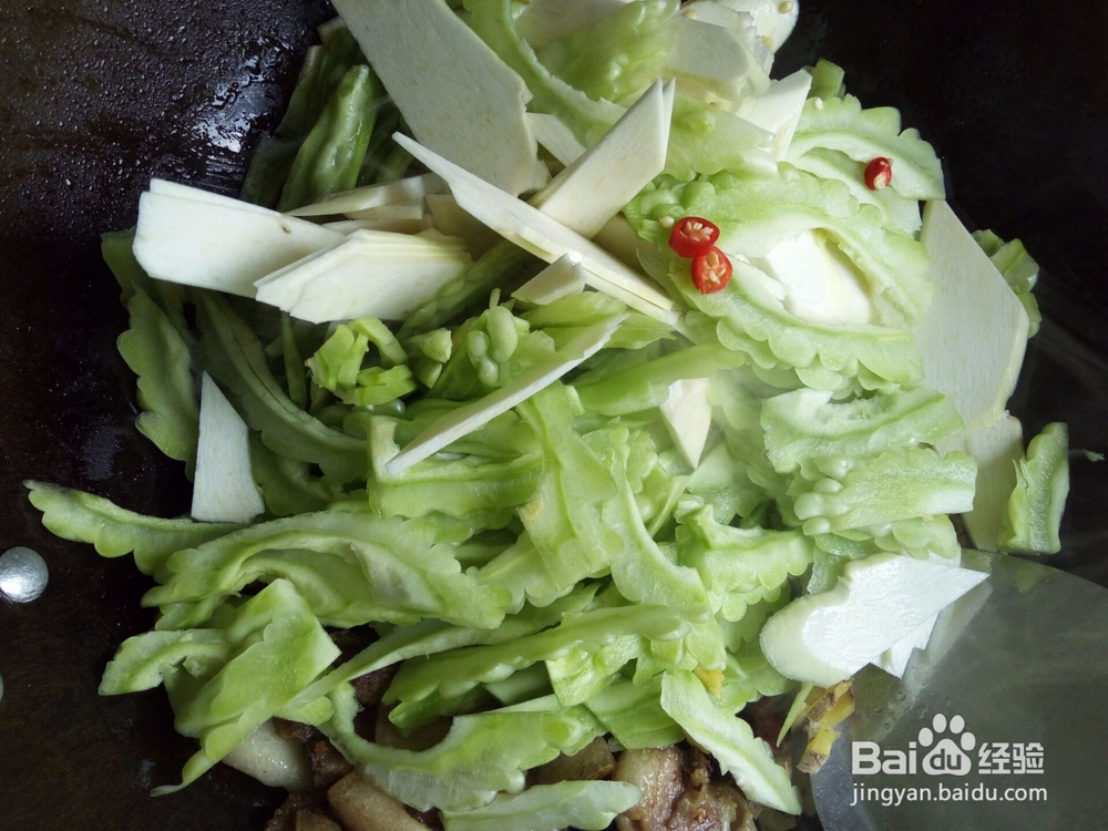 茭白苦瓜回锅肉盖浇饭,一个人的家常味。