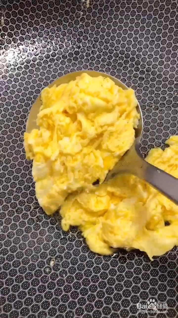如何在家自制洋葱炒鸡蛋
