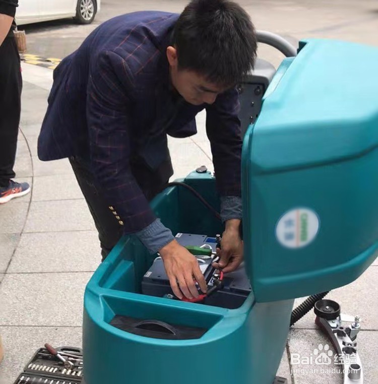 全自动洗地机电瓶故障如何解决