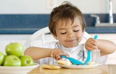 如何让宝宝健康地吃零食呢
