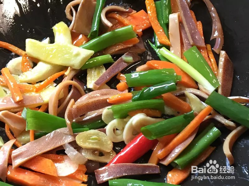 怎样做出家常菜系列之芹菜香干炒鱿鱼