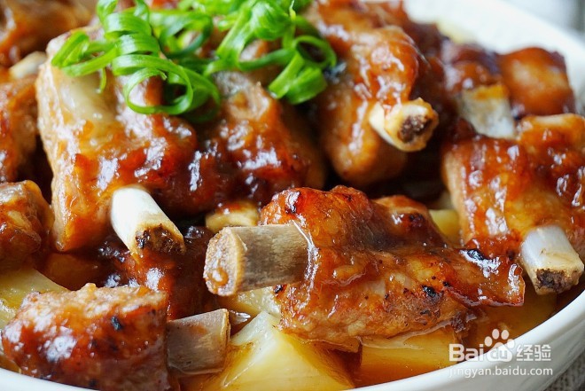 香酥排骨蒸土豆的做法