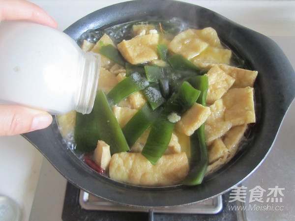 海带油豆腐炖肉