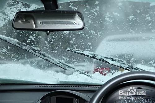 雨雪天开车的技巧
