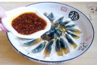 咱老百姓自己的家常菜——香菜皮蛋豆腐
