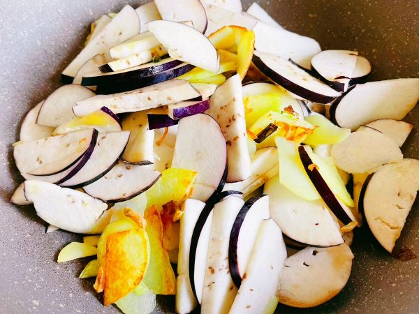 酱香小炒素什锦菜