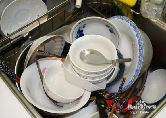 厨房里面油污很多怎么办？