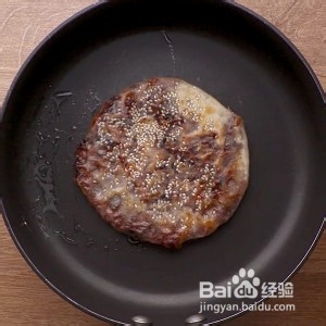 教大家平底锅梅干菜烧饼的做法