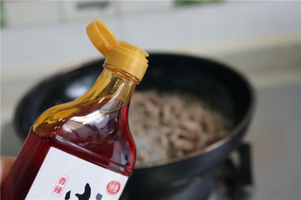 榨菜牛肉胡萝卜面