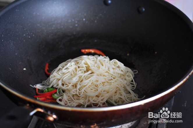 辣椒炒双食的做法