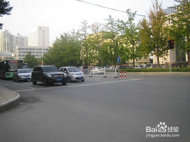 市中心的道路怎样行驶和行走
