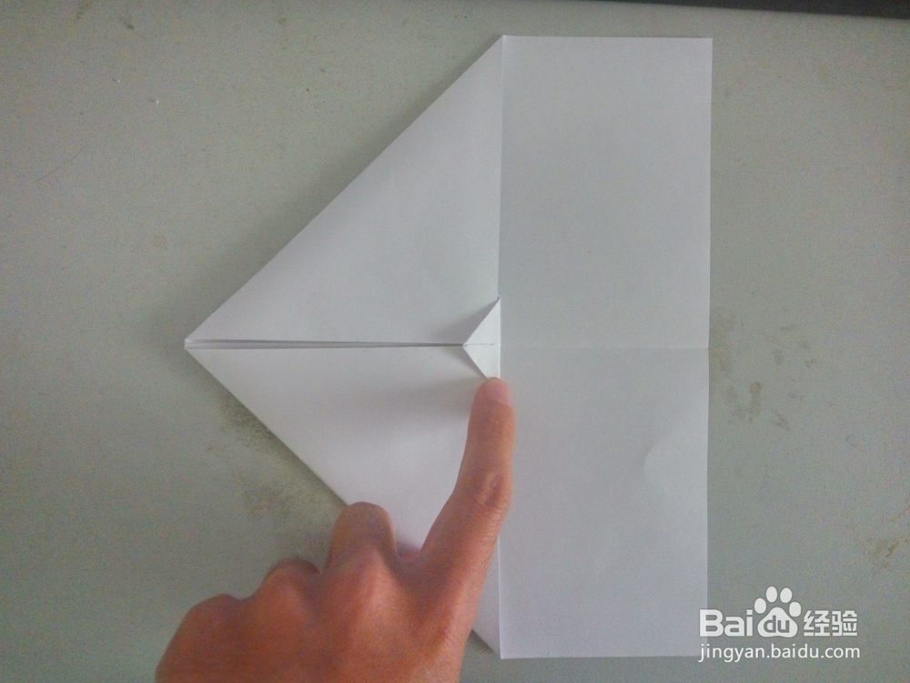如何制作飞的持久的纸飞机