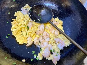 虾仁炒蛋的做法