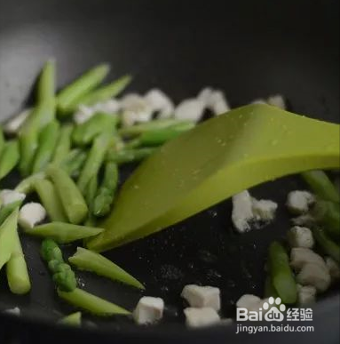 芦笋鸡丁炸酱方便面