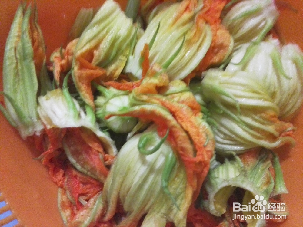 南瓜花炒腊肉的做法