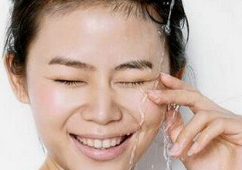 油性皮肤是否需要用护肤品？