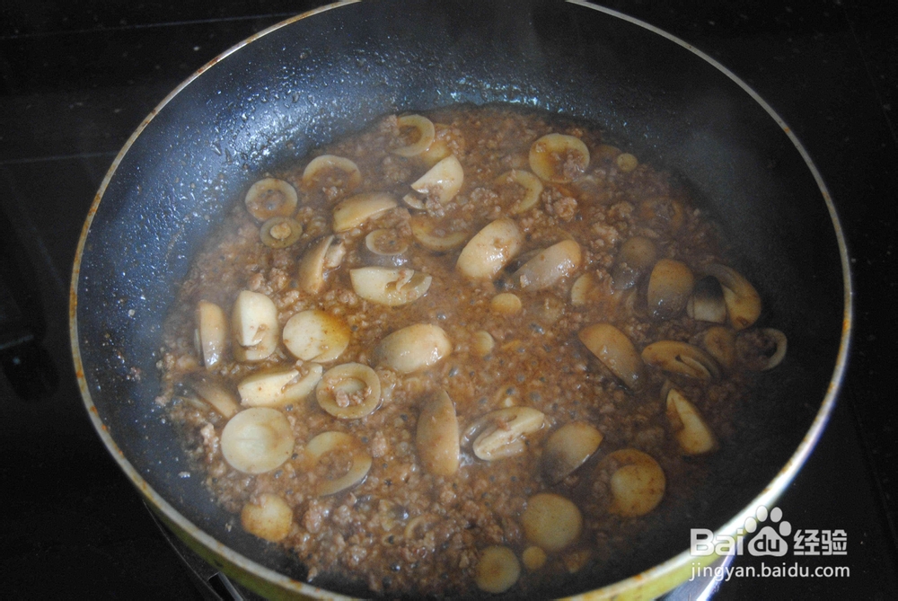 简单好吃的草菇肉酱面