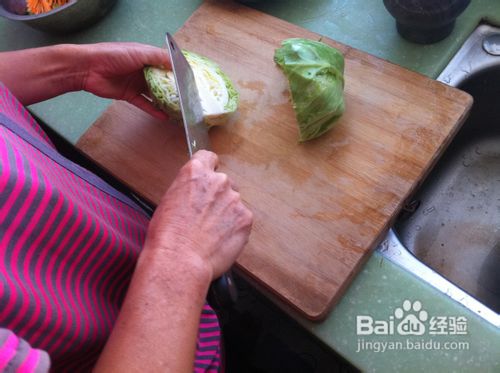 #我的拿手菜#教你烹饪美味的肉丝炒卷心菜